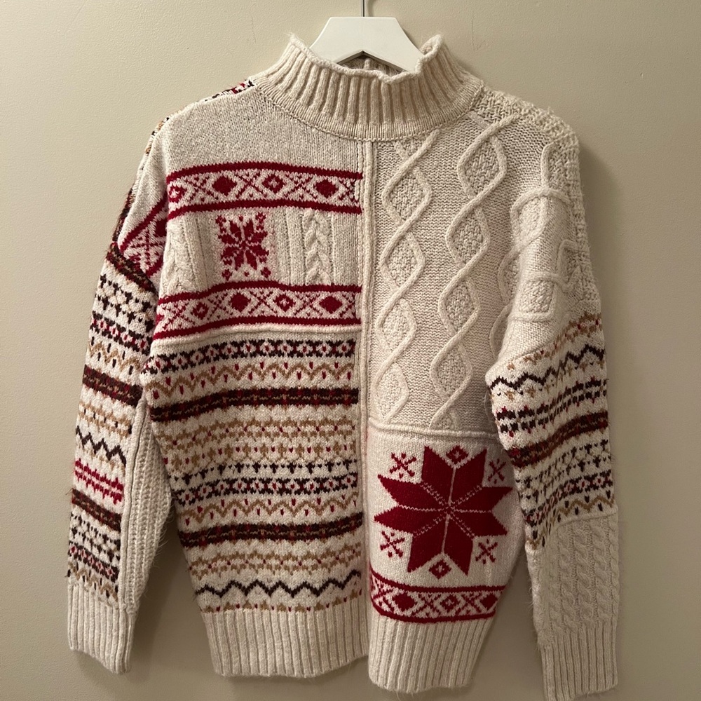 American Eagle Women’s Pullover Holiday/Winter Cream Knit Sweater Size Medium